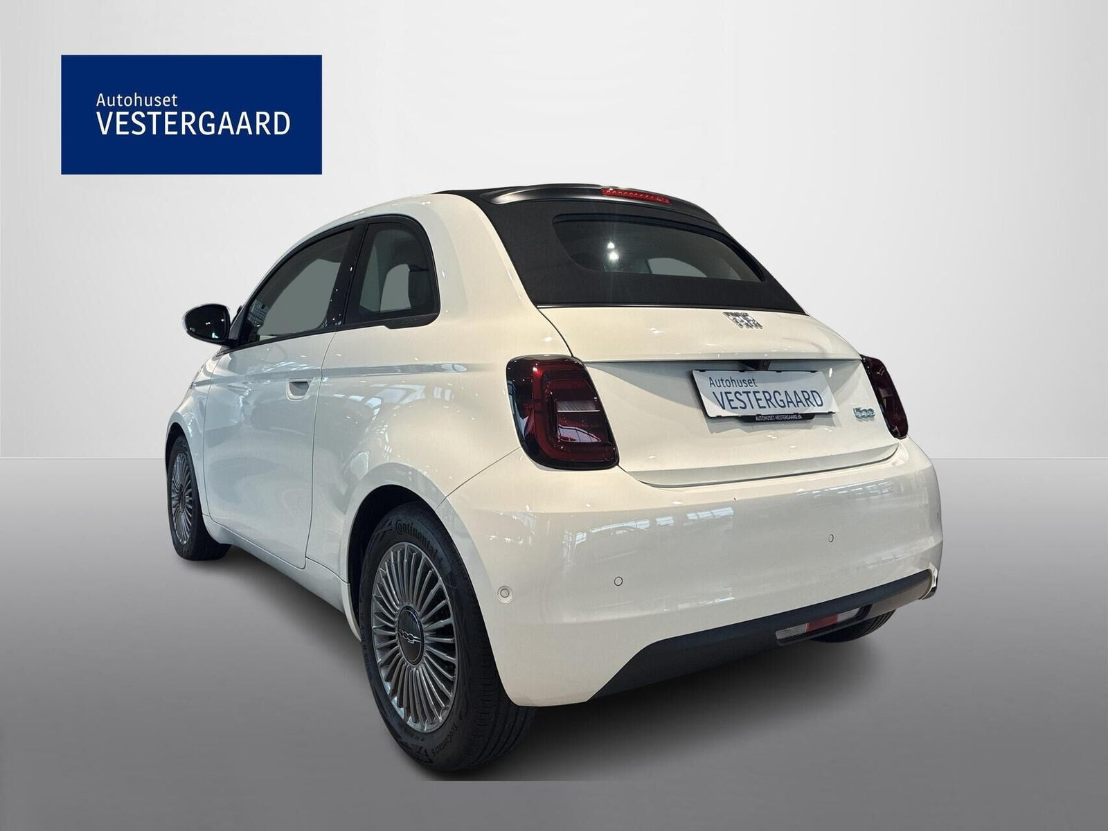 Hvid Fiat 500e fra 2023