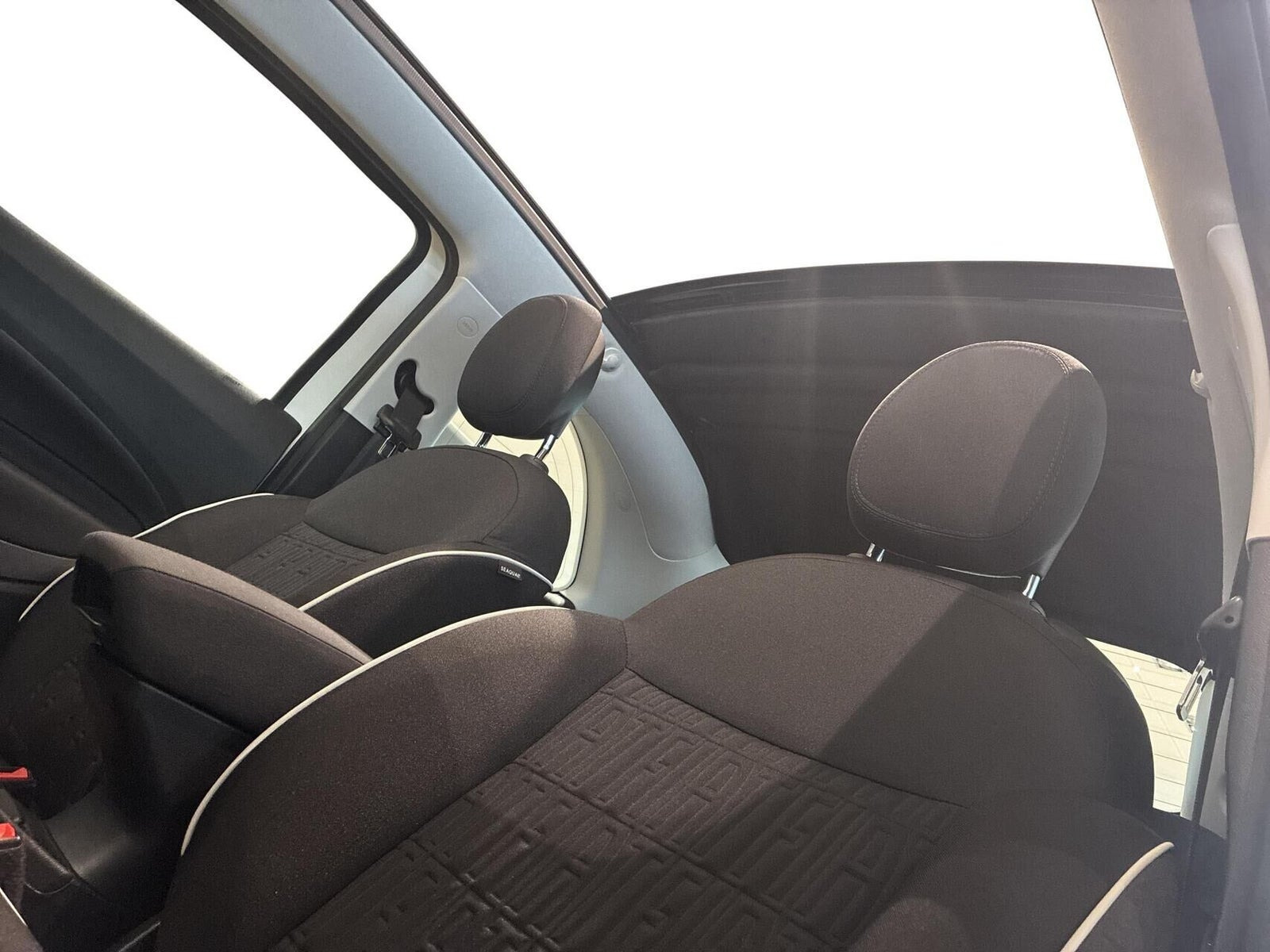 Hvid Fiat 500e fra 2023