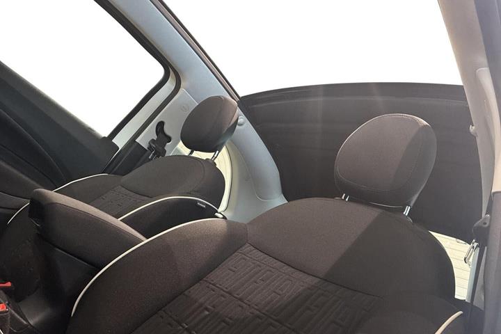 Hvid Fiat 500e fra 2023
