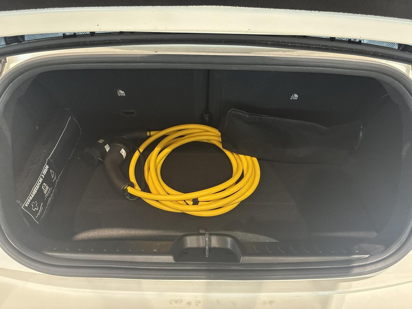 Hvid Fiat 500e fra 2023