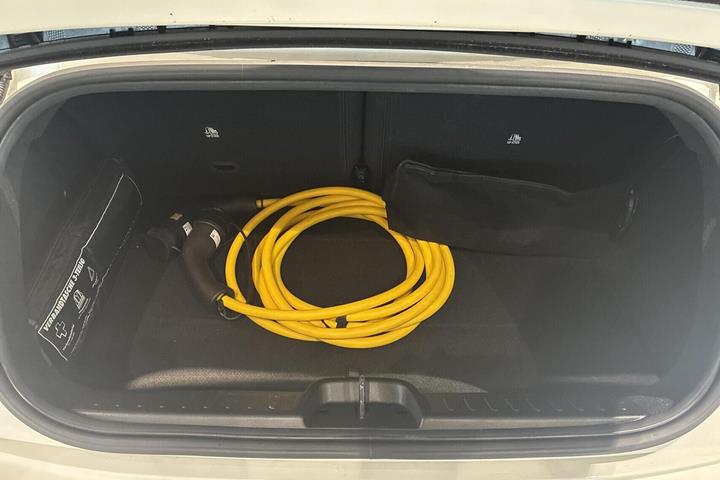 Hvid Fiat 500e fra 2023