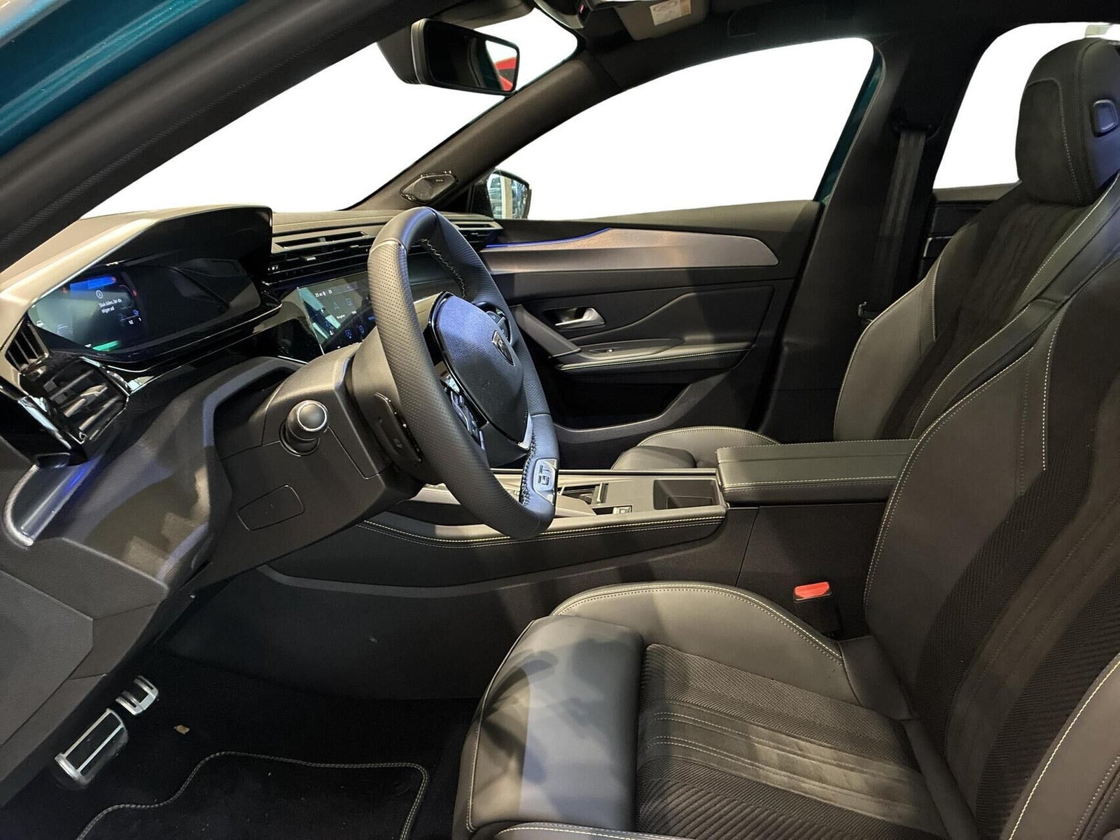 Blå Peugeot e-408 fra 2026