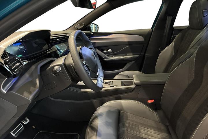 Blå Peugeot e-408 fra 2026