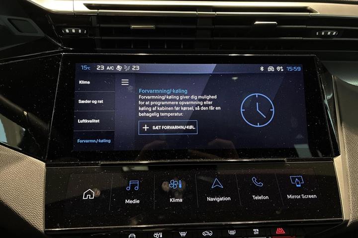 Blå Peugeot e-408 fra 2026