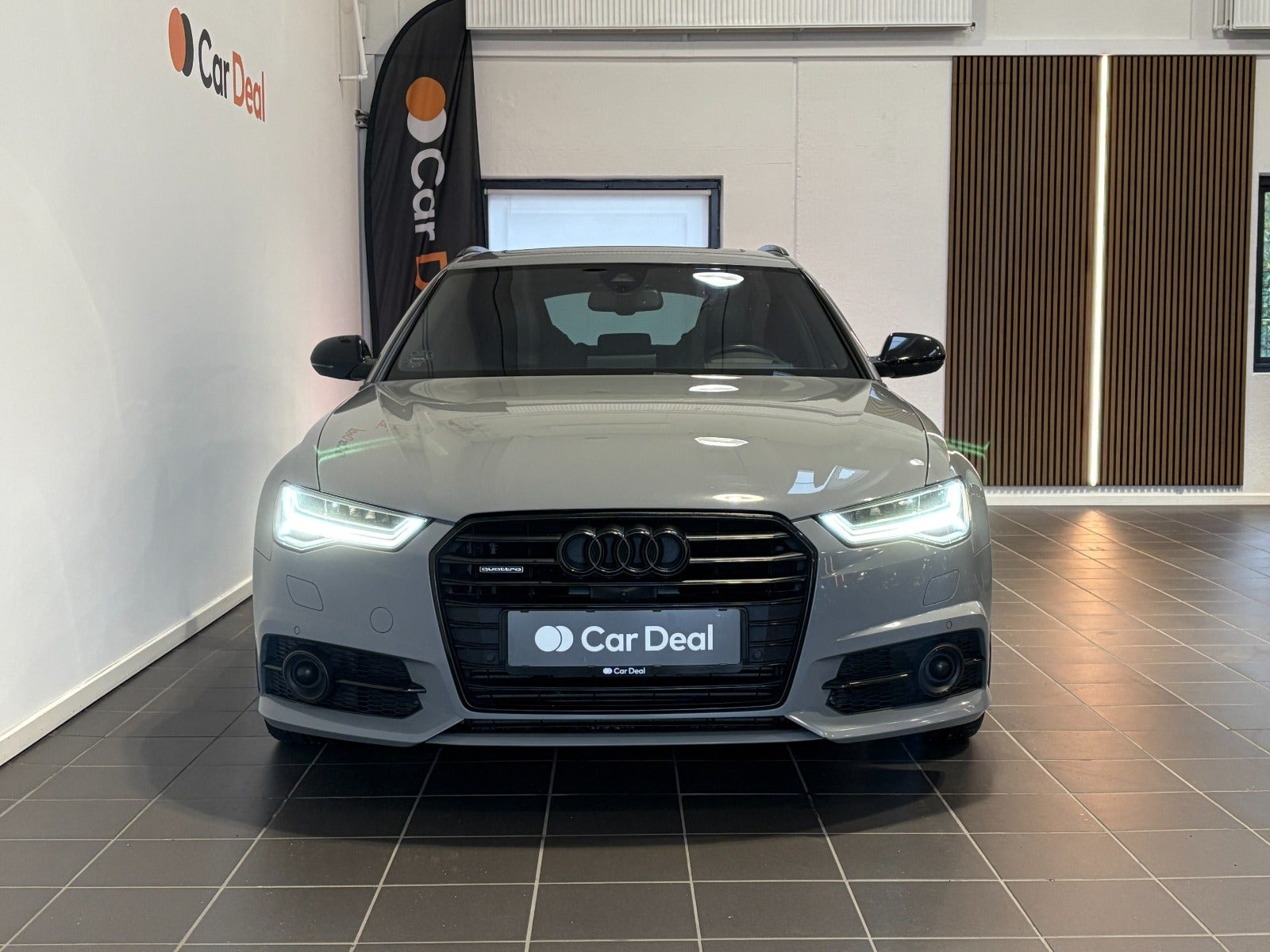 Grå Audi A6 fra 2016