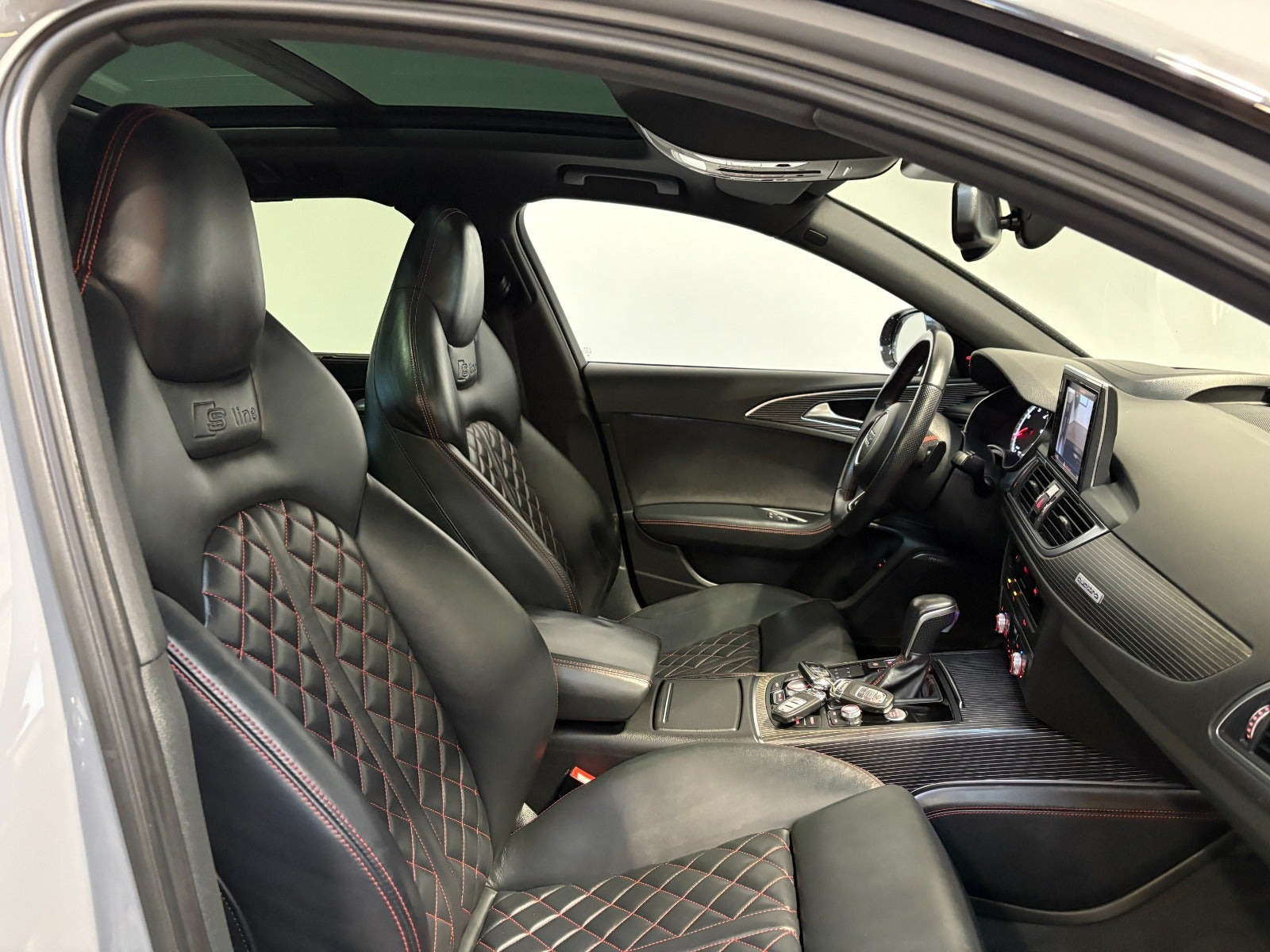 Grå Audi A6 fra 2016