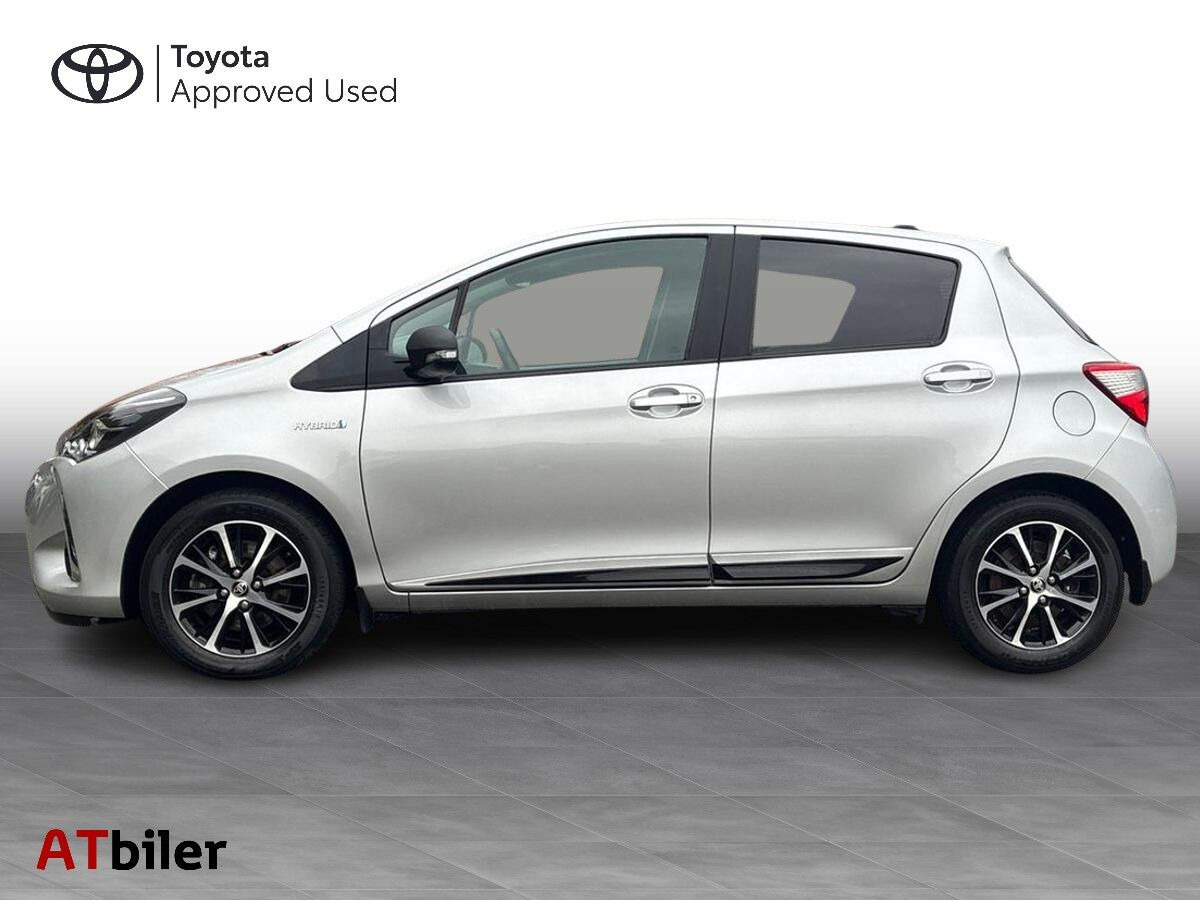 Sølv Toyota Yaris fra 2018