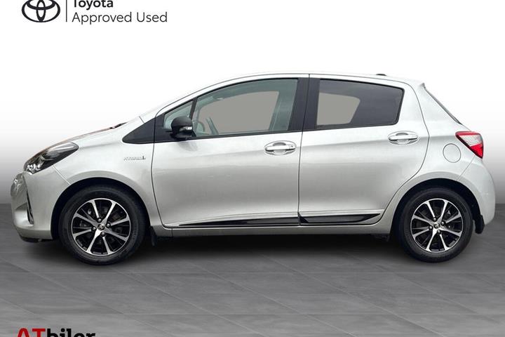 Sølv Toyota Yaris fra 2018