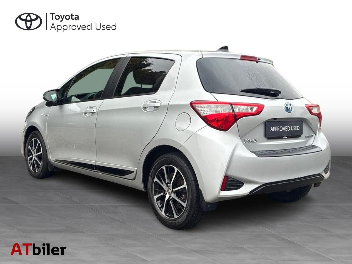 Sølv Toyota Yaris fra 2018