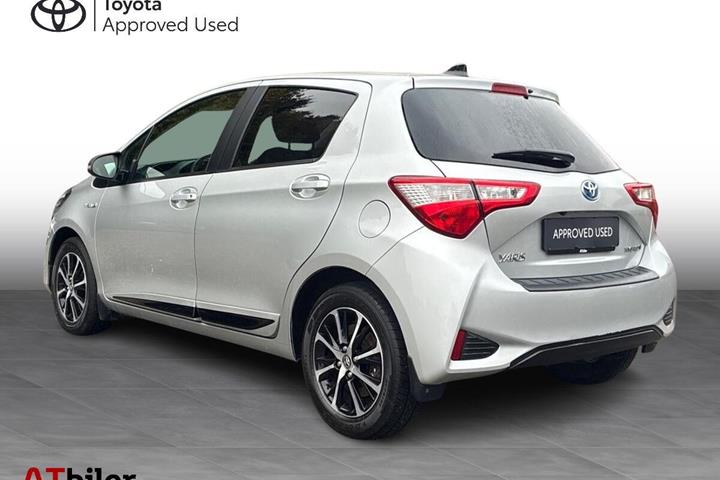 Sølv Toyota Yaris fra 2018