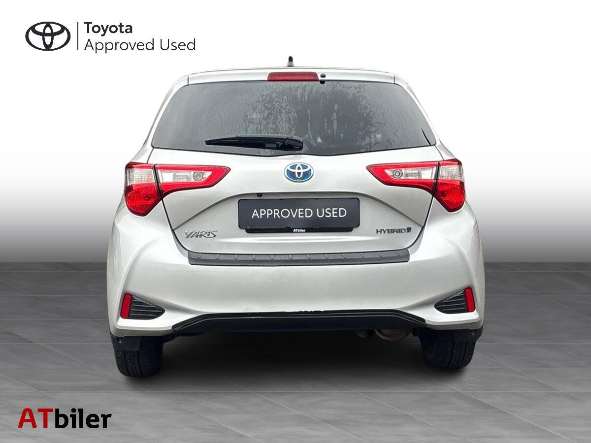 Sølv Toyota Yaris fra 2018