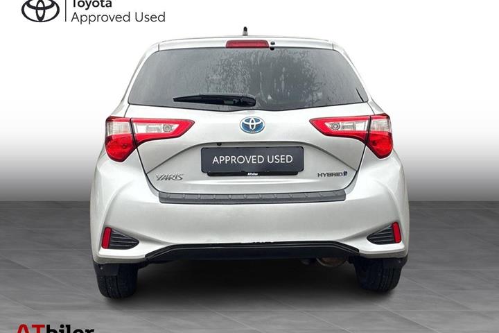 Sølv Toyota Yaris fra 2018