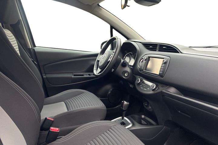 Sølv Toyota Yaris fra 2018
