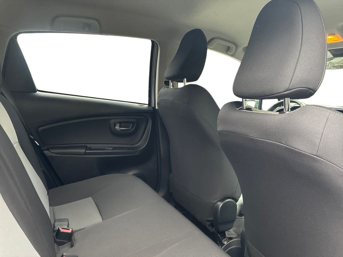 Sølv Toyota Yaris fra 2018
