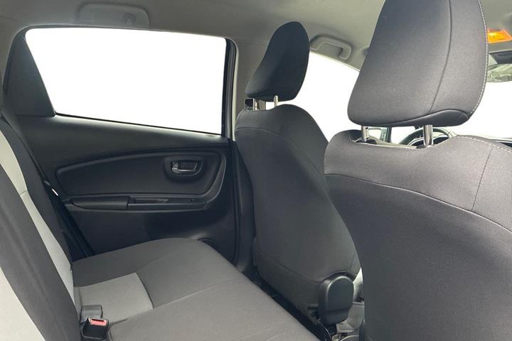 Sølv Toyota Yaris fra 2018