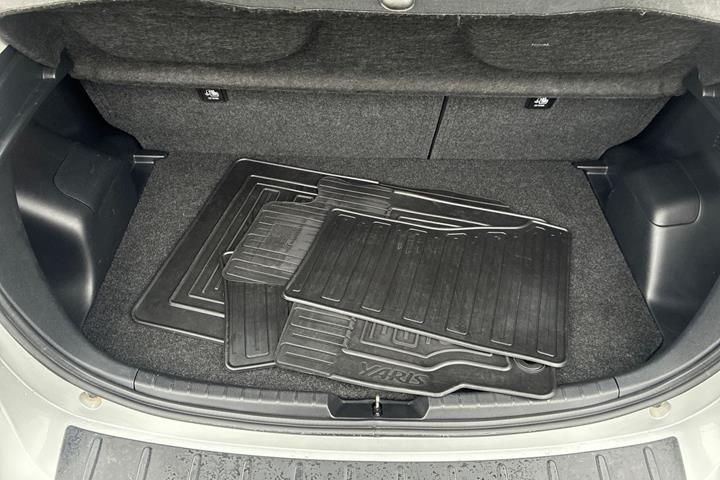 Sølv Toyota Yaris fra 2018