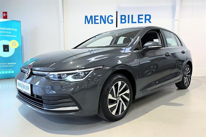 Grå VW Golf fra 2021