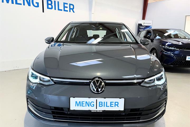 Grå VW Golf fra 2021