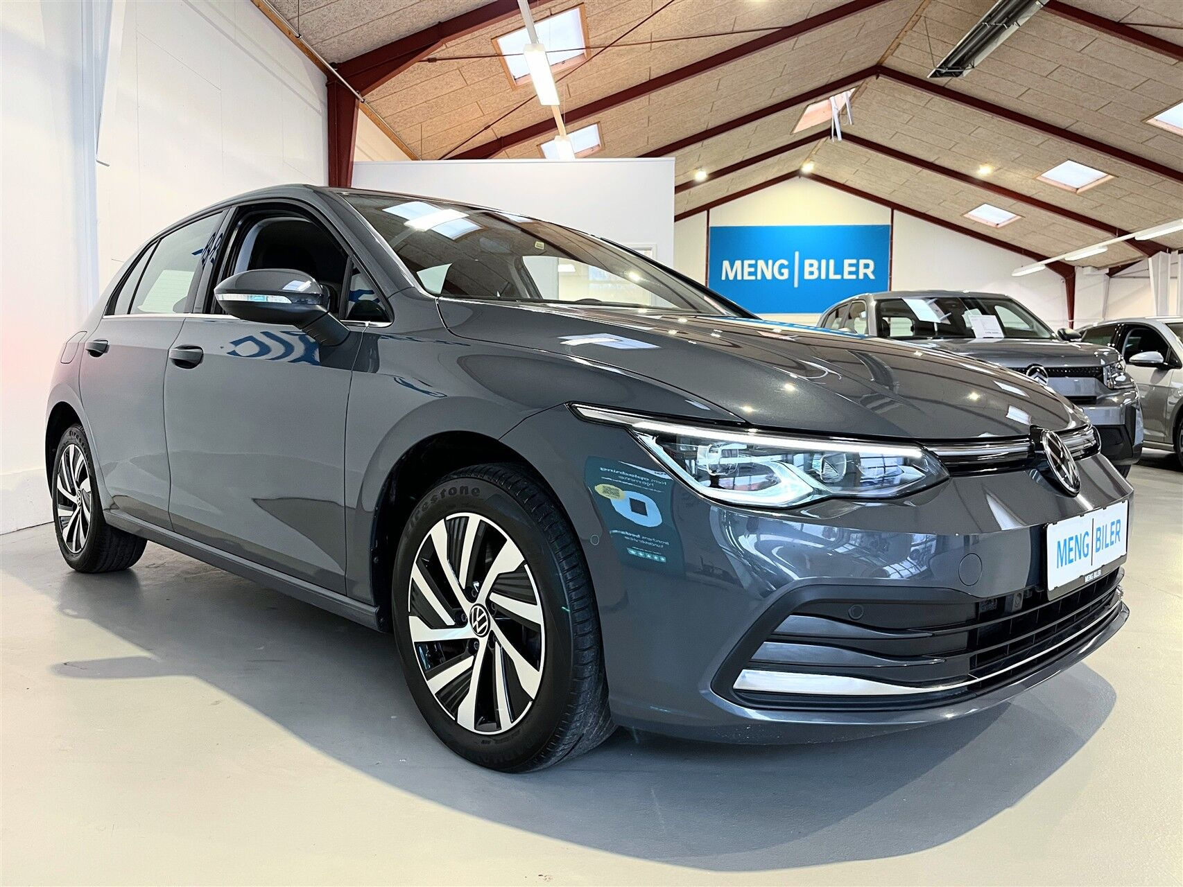 Grå VW Golf fra 2021