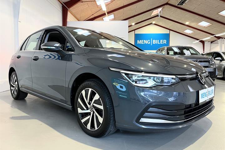 Grå VW Golf fra 2021