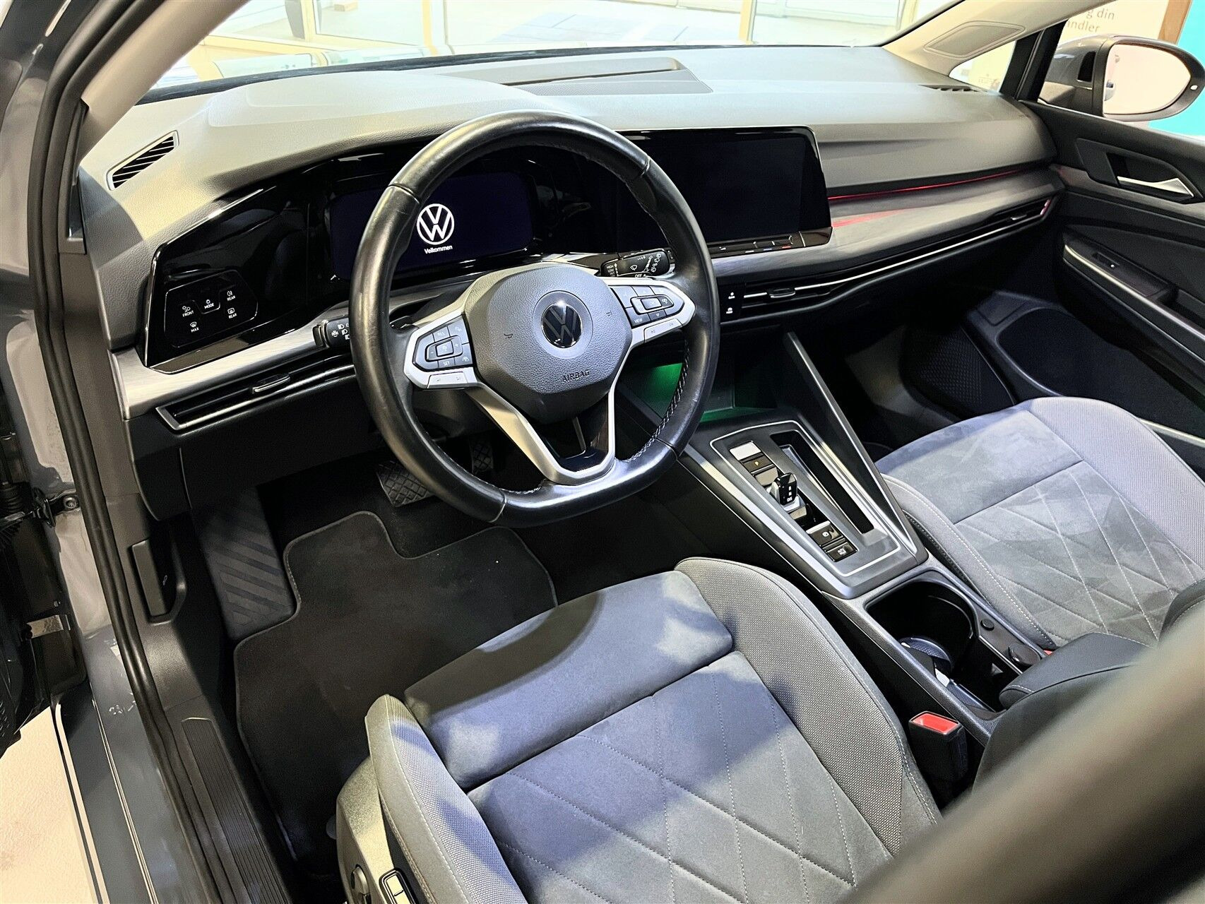 Grå VW Golf fra 2021