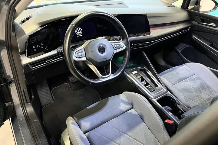 Grå VW Golf fra 2021