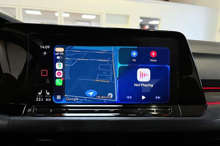 Grå VW Golf fra 2021
