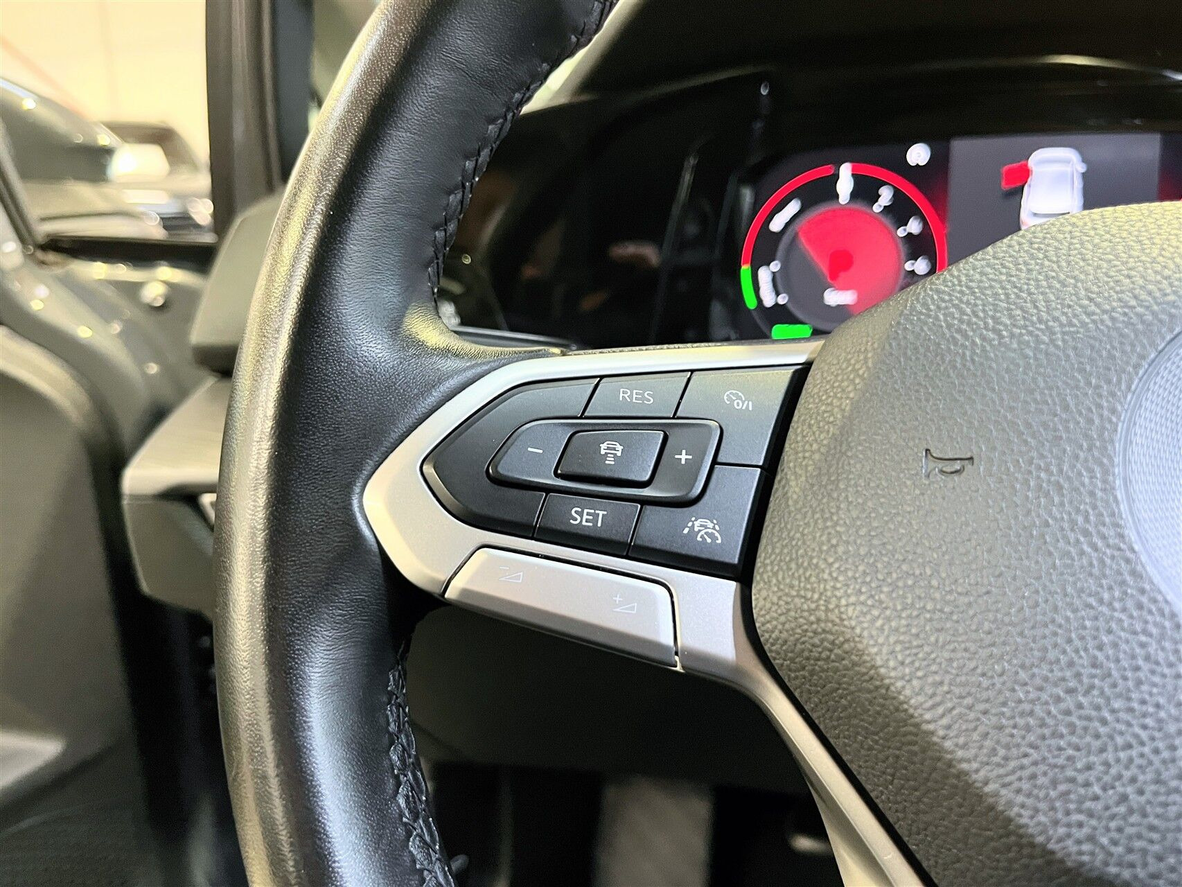 Grå VW Golf fra 2021