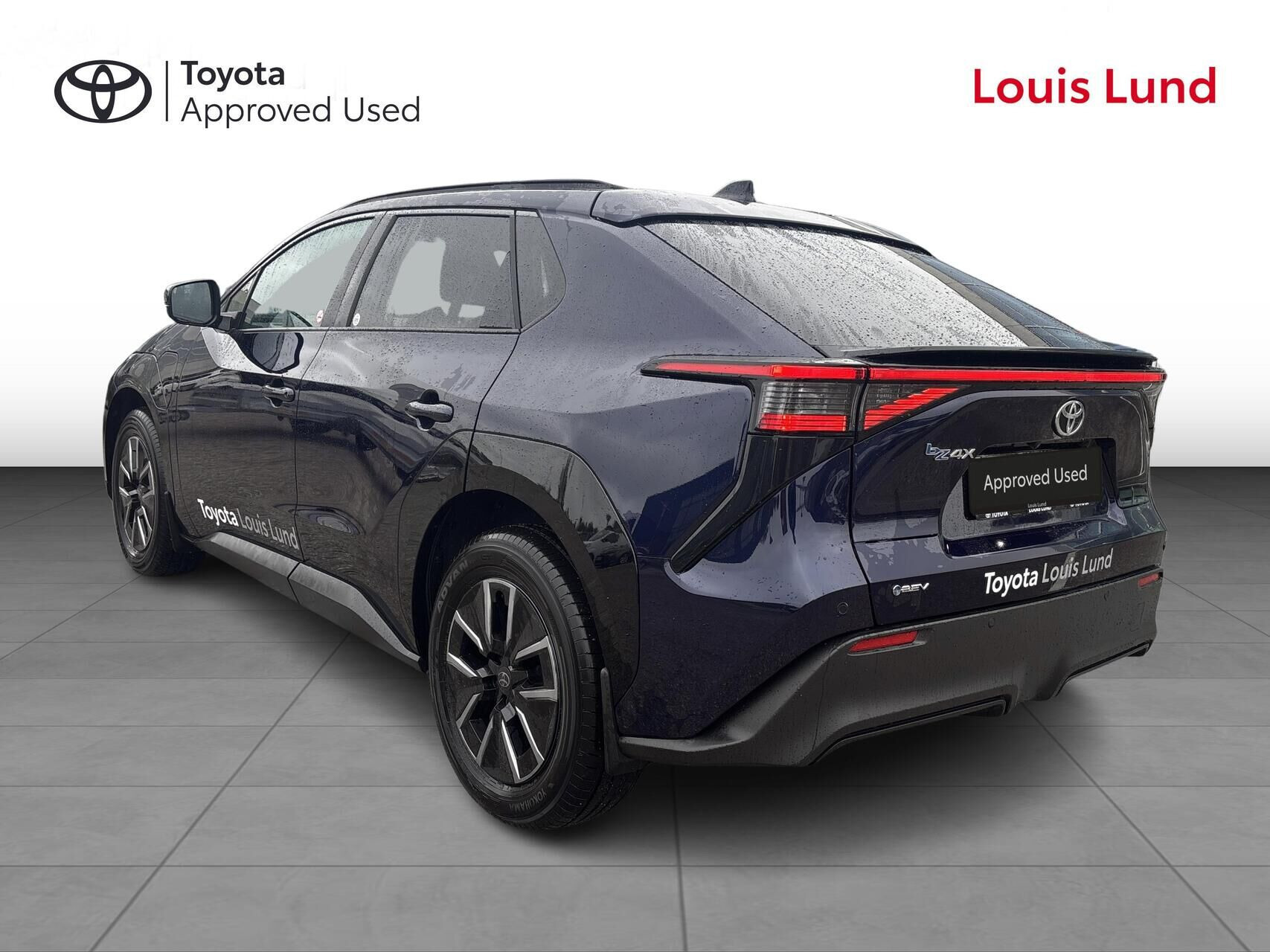 Blå Toyota BZ4X fra 2026