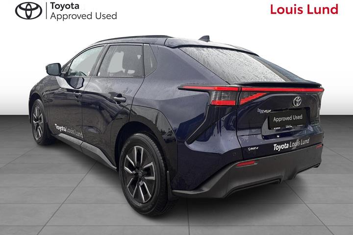 Blå Toyota BZ4X fra 2026