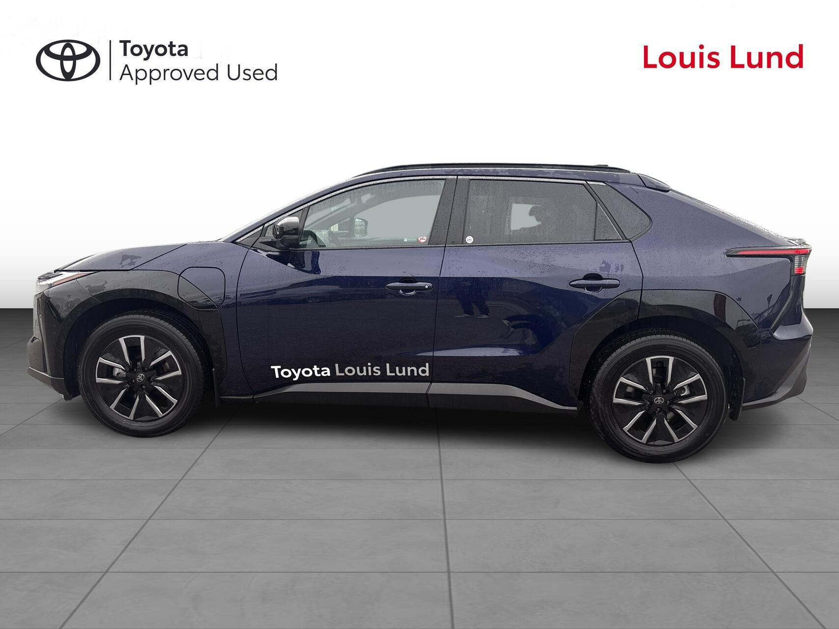 Blå Toyota BZ4X fra 2026