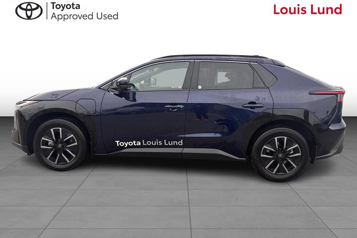 Blå Toyota BZ4X fra 2026