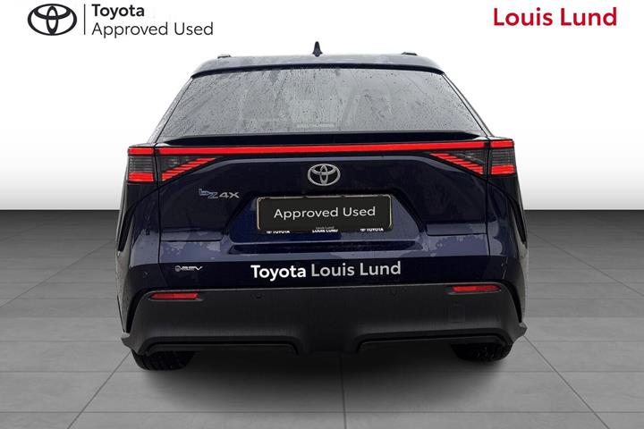 Blå Toyota BZ4X fra 2026
