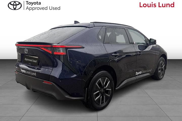Blå Toyota BZ4X fra 2026