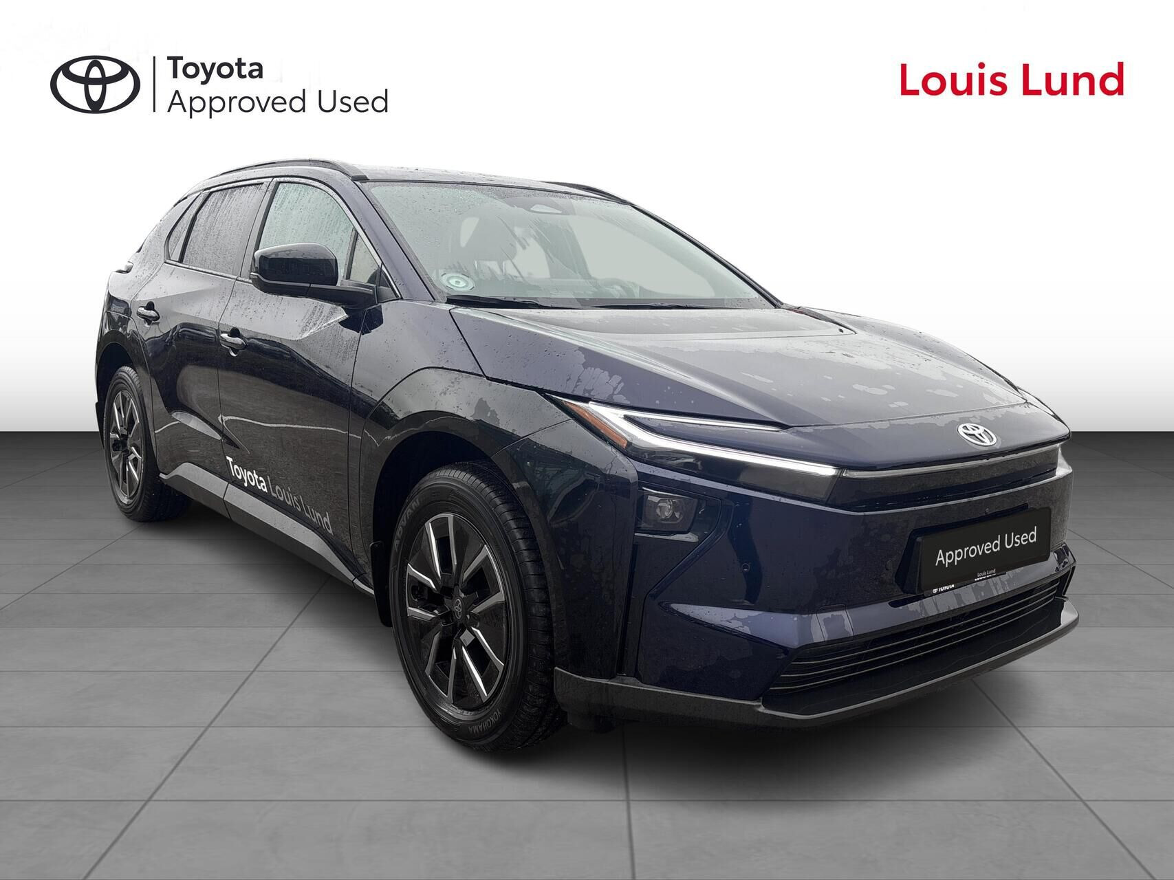 Blå Toyota BZ4X fra 2026