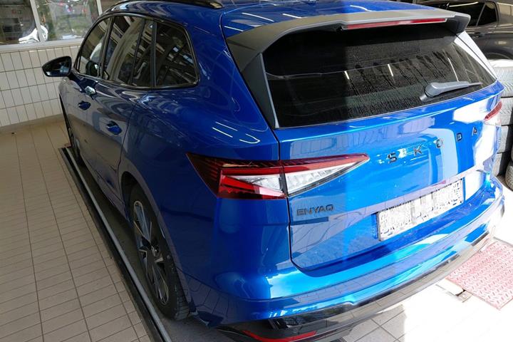 Blå Skoda Enyaq fra 2024