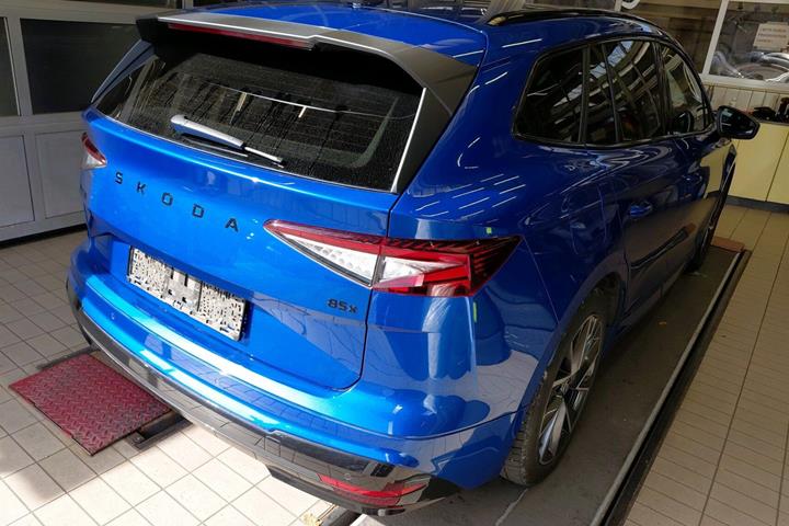 Blå Skoda Enyaq fra 2024