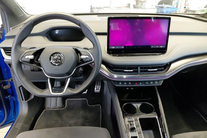 Blå Skoda Enyaq fra 2024