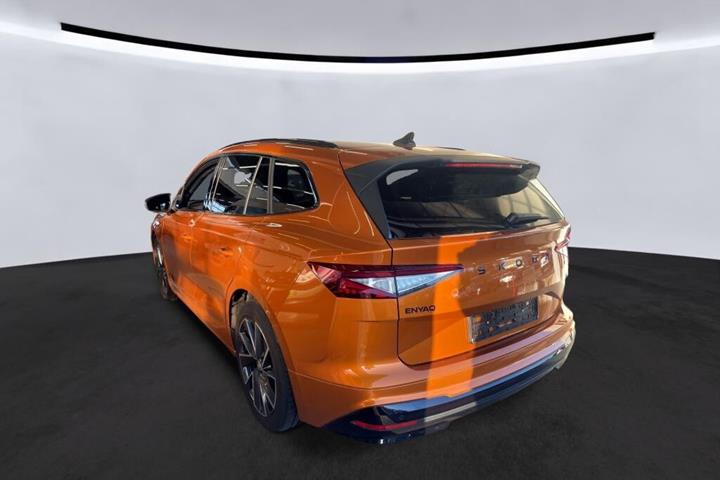 Orange Skoda Enyaq fra 2024