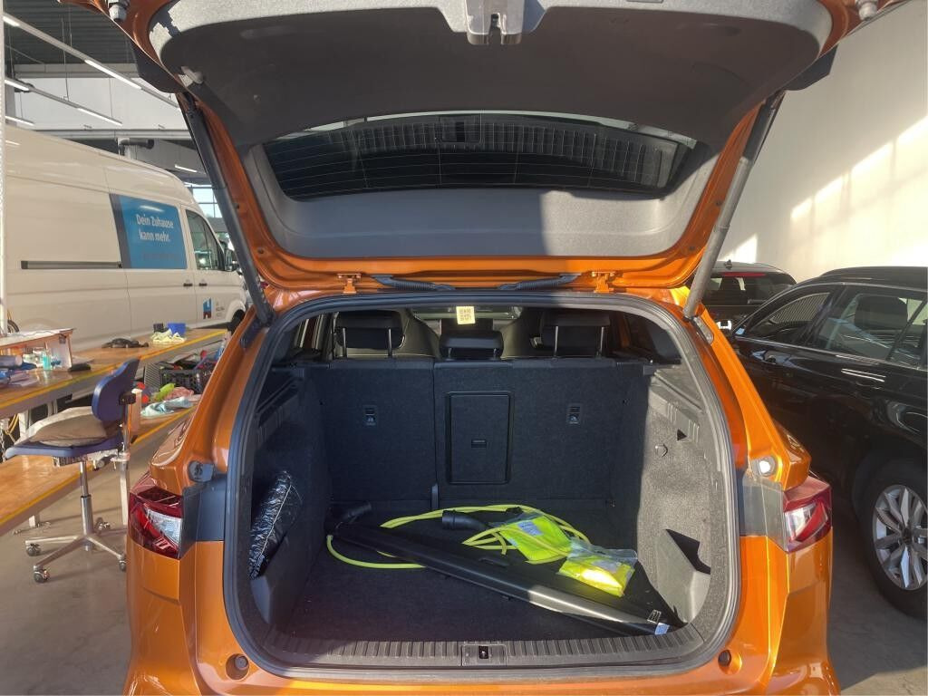 Orange Skoda Enyaq fra 2024