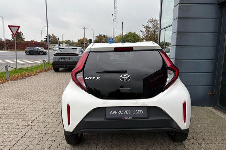 Hvid Toyota Aygo X fra 2022