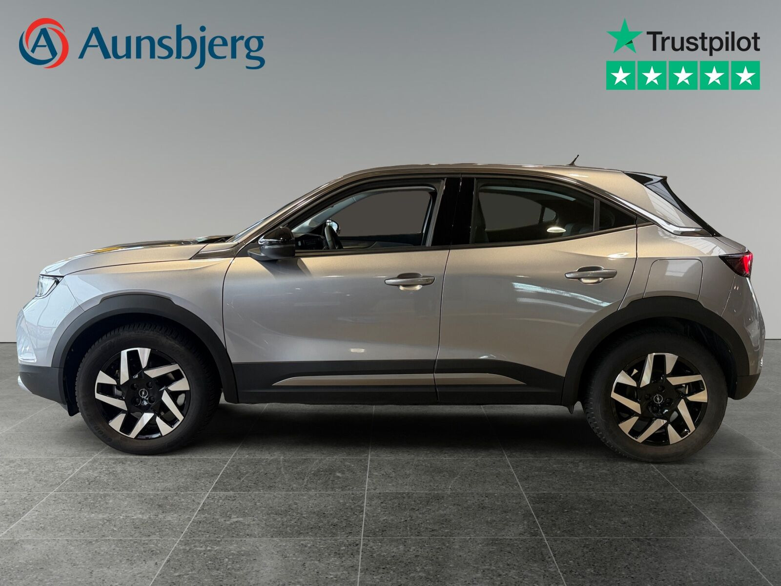 Grå Opel Mokka-e fra 2024