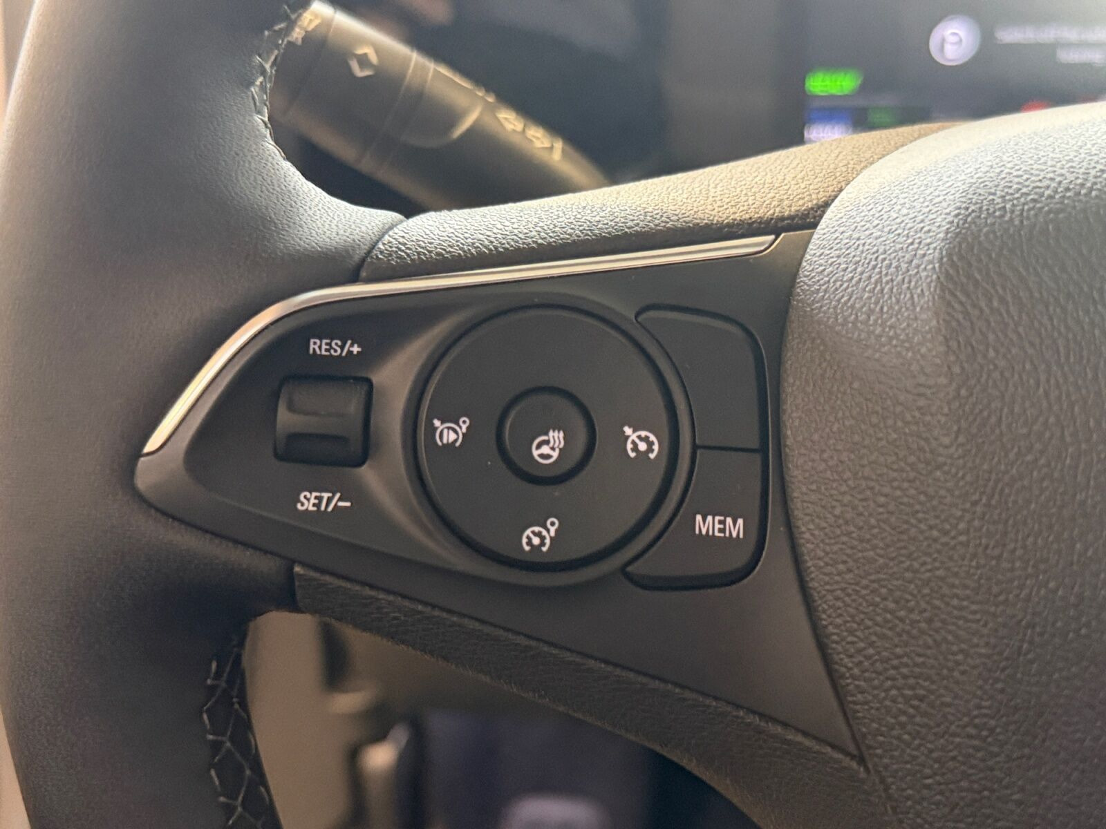 Grå Opel Mokka-e fra 2024