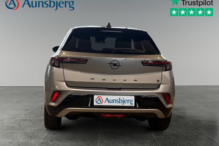 Grå Opel Mokka-e fra 2025