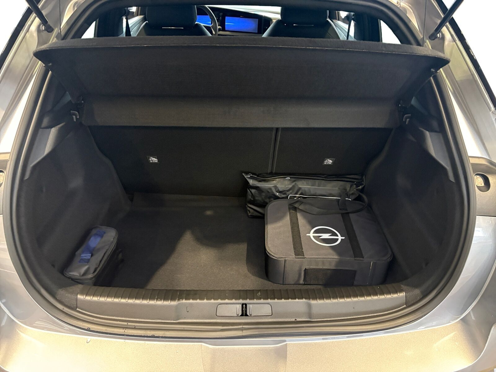 Grå Opel Mokka-e fra 2025