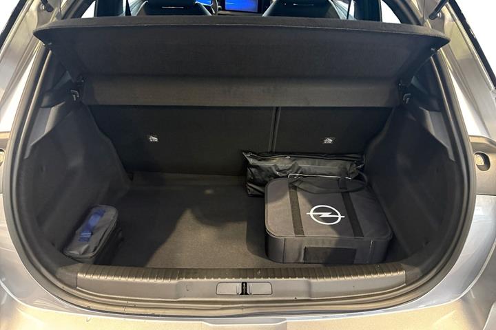 Grå Opel Mokka-e fra 2025