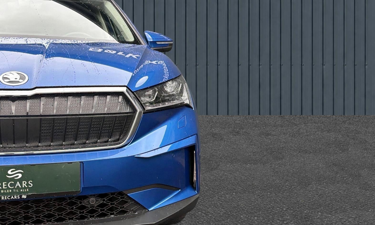 Blå Skoda Enyaq fra 2022