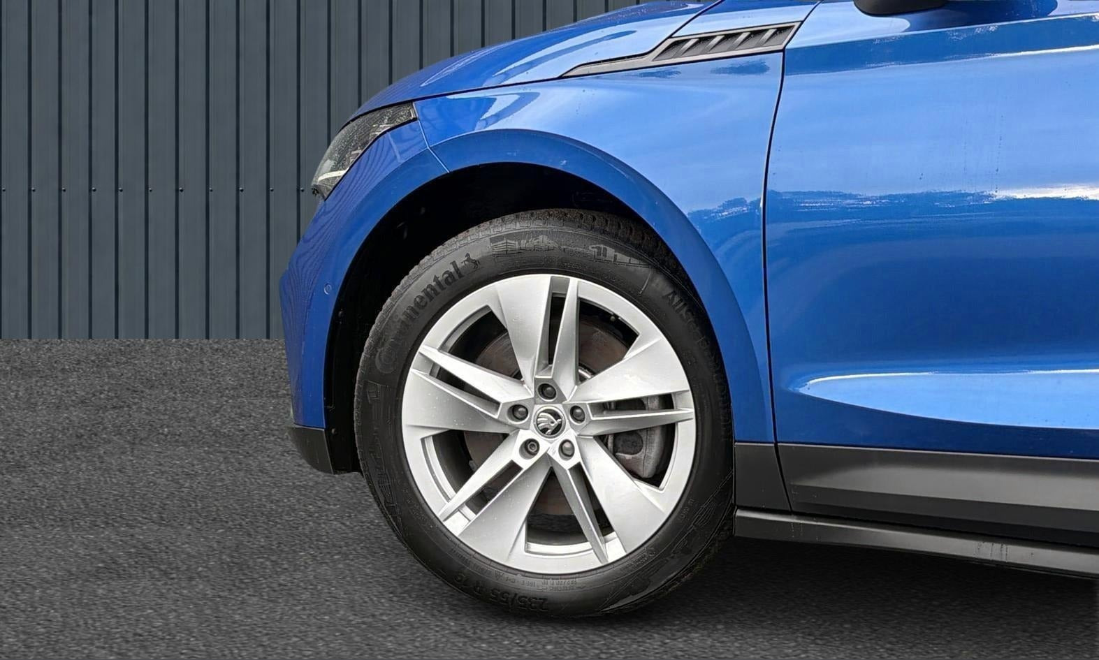 Blå Skoda Enyaq fra 2022