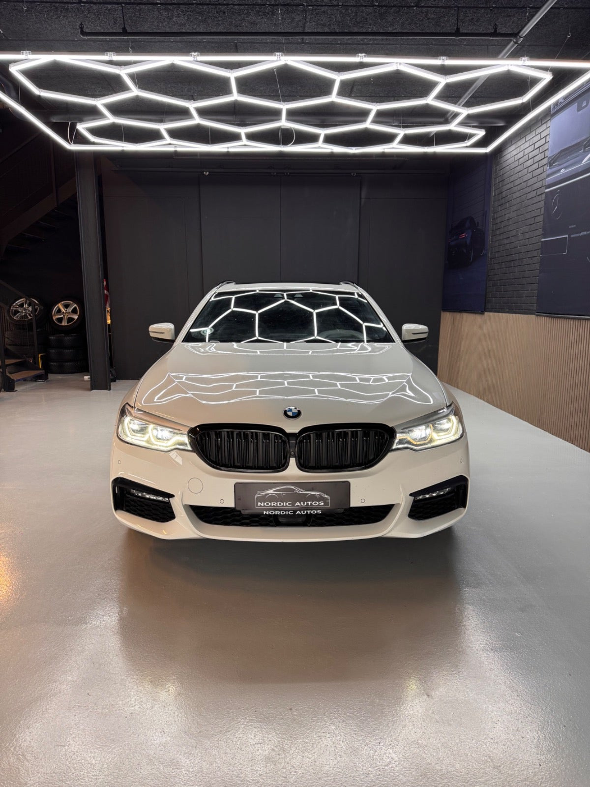 Hvid BMW 530d fra 2018