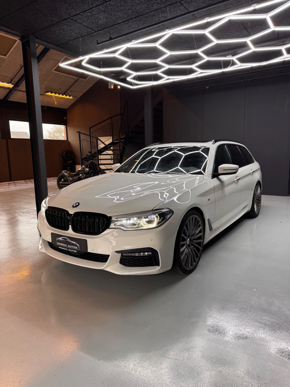 Hvid BMW 530d fra 2018
